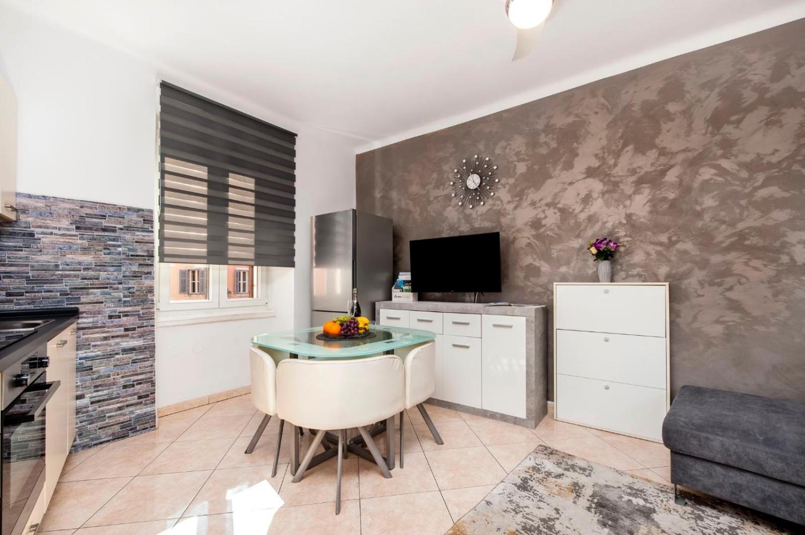 Apartment Rogic 로비니 외부 사진